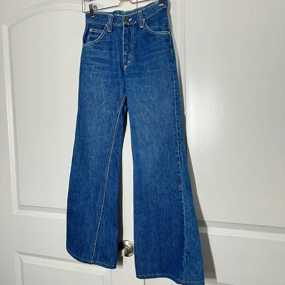 Vintage Lee bell bottom jeans - Picture 10 of 15